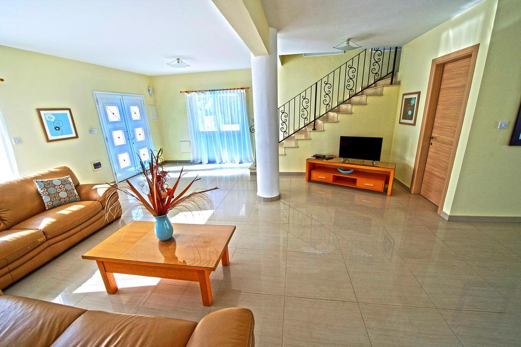 Hara Nissi Beach Villas 아이아 나파 객실 사진