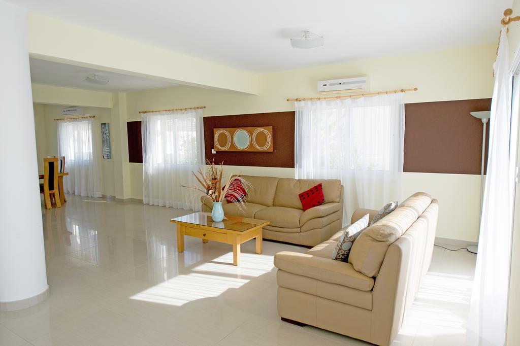 Hara Nissi Beach Villas 아이아 나파 객실 사진