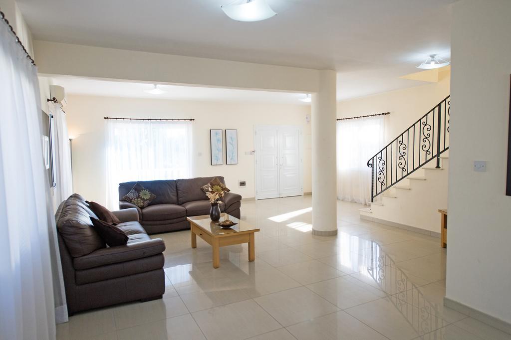 Hara Nissi Beach Villas 아이아 나파 외부 사진
