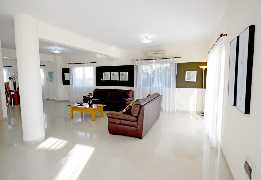 Hara Nissi Beach Villas 아이아 나파 객실 사진